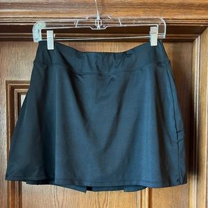 size medium womens golf skirt